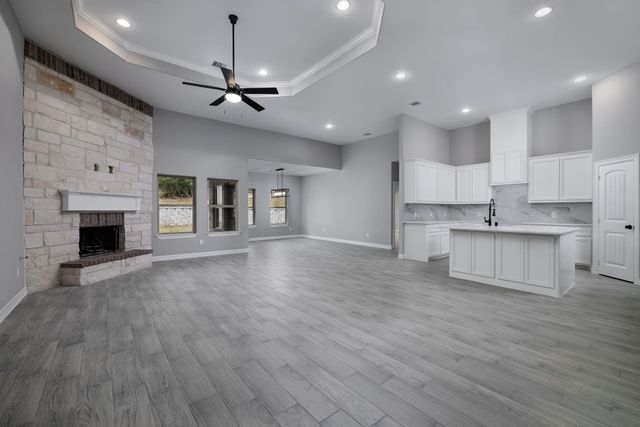 1737 E Lake Drive, Huntsville, TX 77340