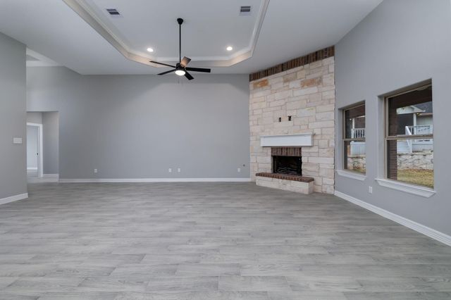 1737 E Lake Drive, Huntsville, TX 77340