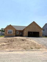 8009 Sedge Grass road Road, Lysander, NY 13027