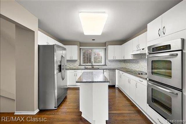 5511 Maple Leaf Court, West Bloomfield, MI 48322