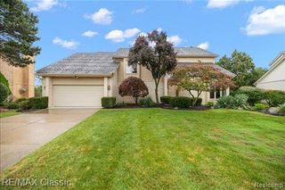 5511 Maple Leaf Court, West Bloomfield, MI 48322