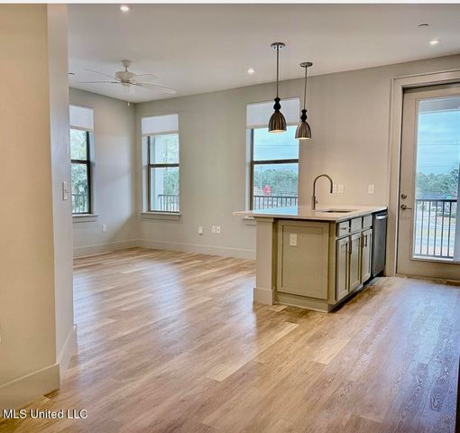 2501 Bienville Boulevard, 126, Ocean Springs, MS 39564