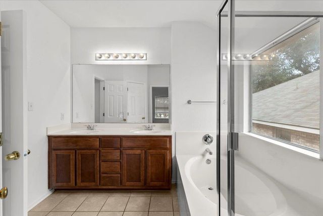 2001 Stephanne Creek CV, Austin, TX 78744