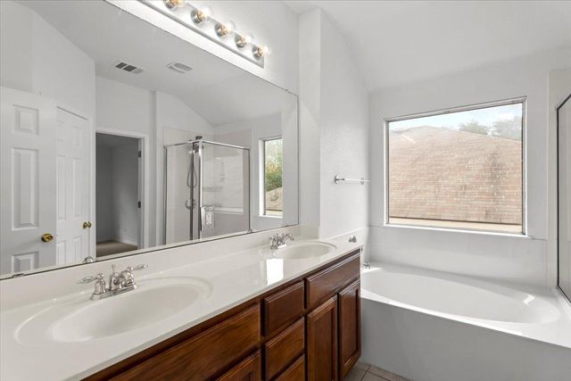 2001 Stephanne Creek CV, Austin, TX 78744