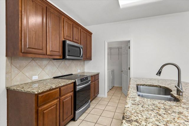 2001 Stephanne Creek CV, Austin, TX 78744