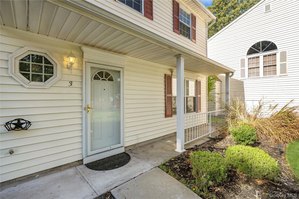 3 Deer Path, Coram, NY 11727 — photo 4