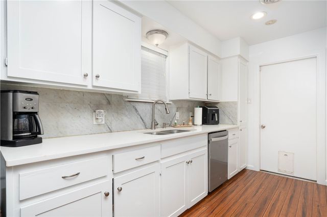 421 Glenoak Dr, Corpus Christi, TX 78418