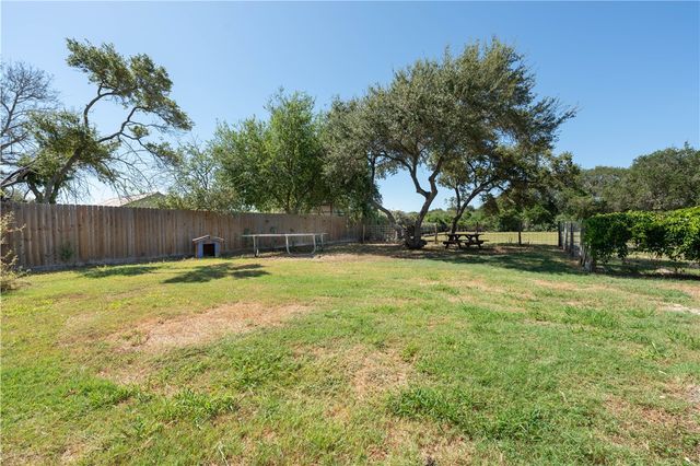 421 Glenoak Dr, Corpus Christi, TX 78418