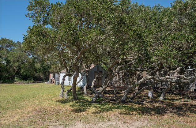 421 Glenoak Dr, Corpus Christi, TX 78418