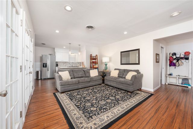 421 Glenoak Dr, Corpus Christi, TX 78418