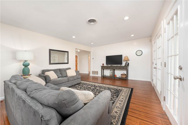 421 Glenoak Dr, Corpus Christi, TX 78418