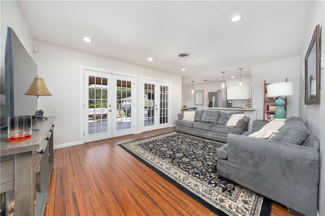 421 Glenoak Dr, Corpus Christi, TX 78418