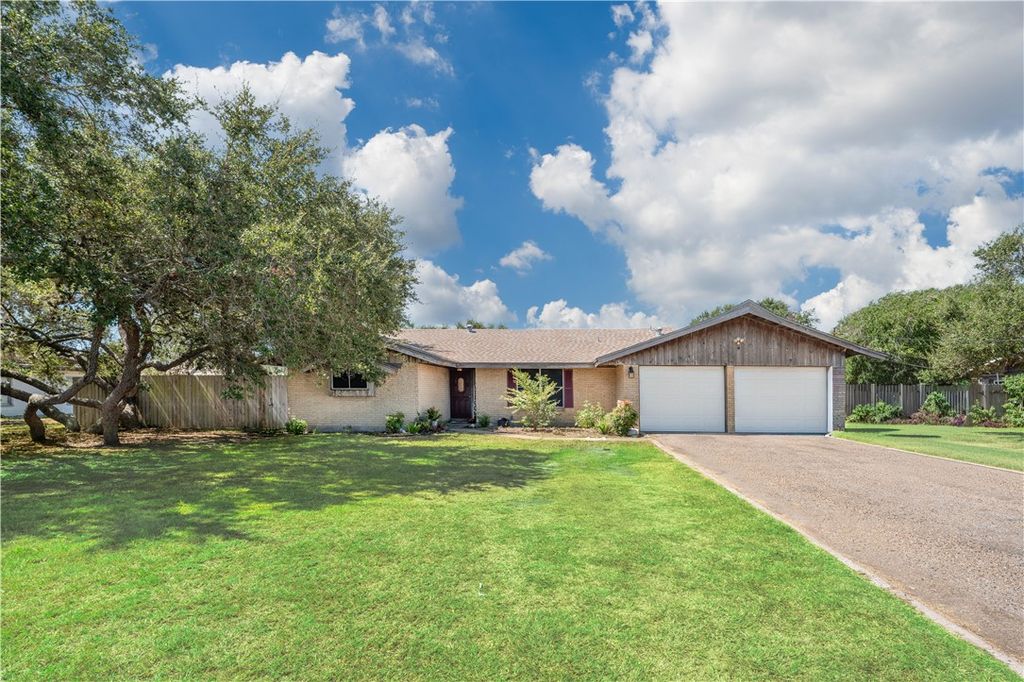 421 Glenoak Dr, Corpus Christi, TX 78418