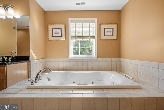 250 HERITAGE RD, Sewell, NJ 08080