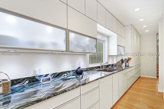 2 Long Marsh Ln, Hilton Head Island, SC 29928