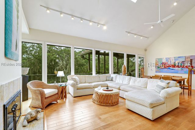 2 Long Marsh Ln, Hilton Head Island, SC 29928