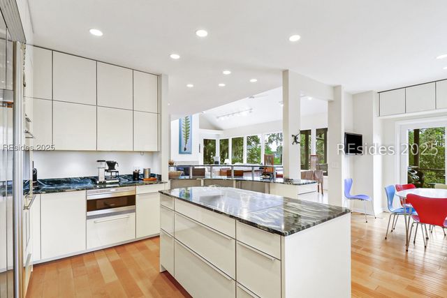 2 Long Marsh Ln, Hilton Head Island, SC 29928