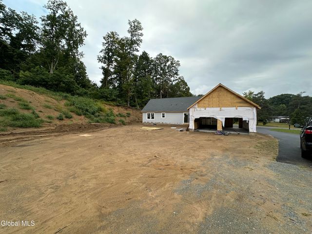 68 Cemetery Road, Halfmoon, NY 12065