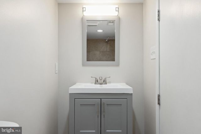 912 N MILTON AVE, Baltimore, MD 21205