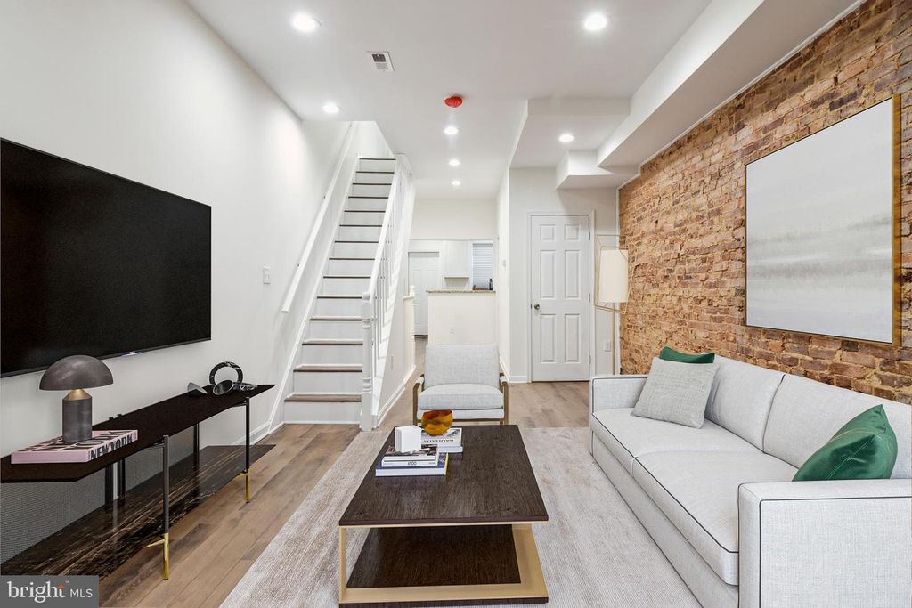 912 N MILTON AVE, Baltimore, MD 21205