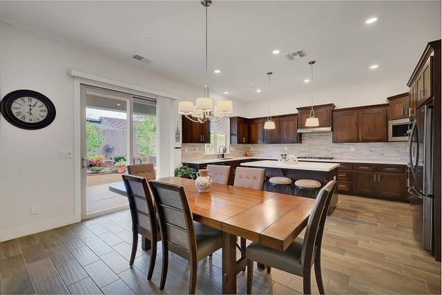 408 Glouster Ct, Roseville, CA 95747