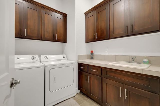 408 Glouster Ct, Roseville, CA 95747