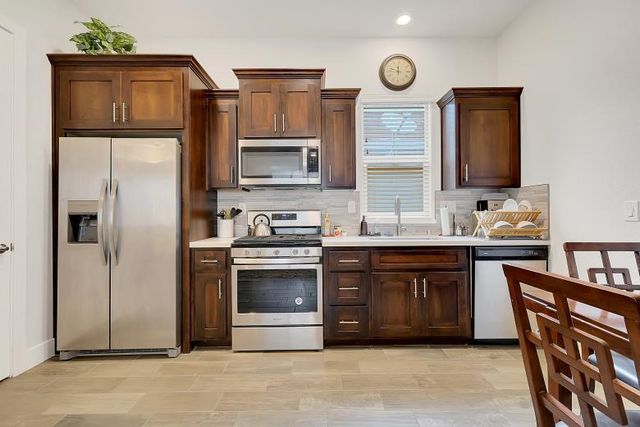 408 Glouster Ct, Roseville, CA 95747