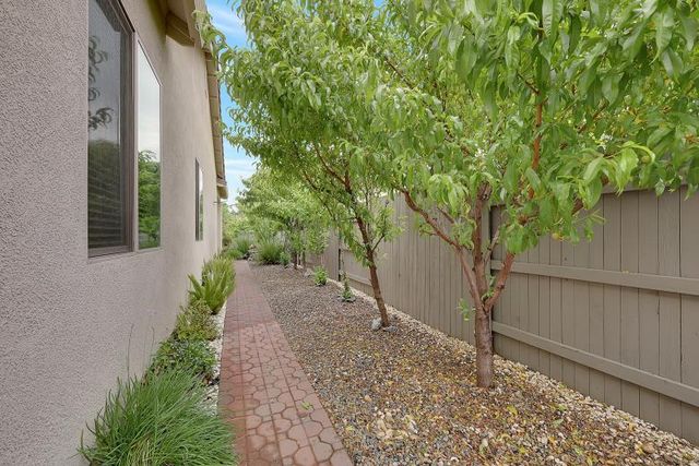 408 Glouster Ct, Roseville, CA 95747