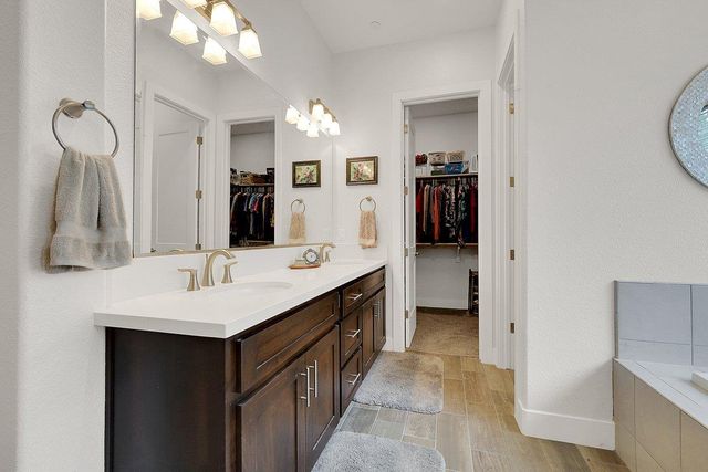 408 Glouster Ct, Roseville, CA 95747