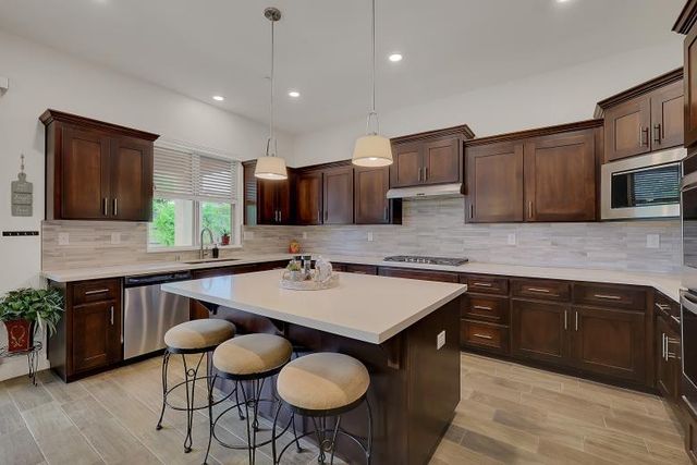 408 Glouster Ct, Roseville, CA 95747