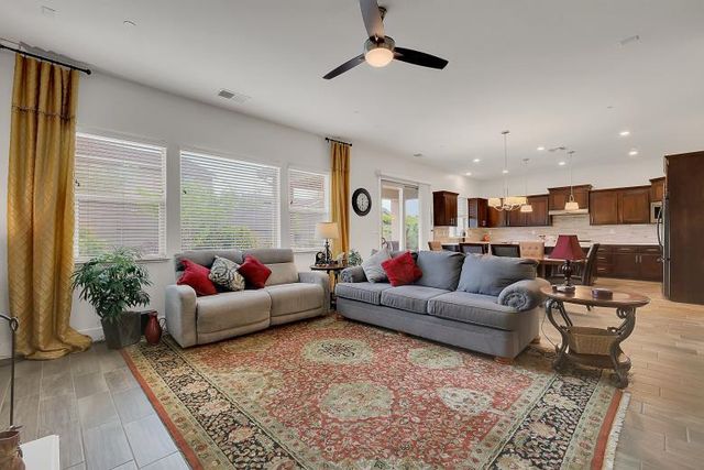 408 Glouster Ct, Roseville, CA 95747