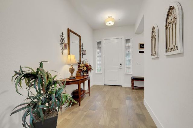 408 Glouster Ct, Roseville, CA 95747