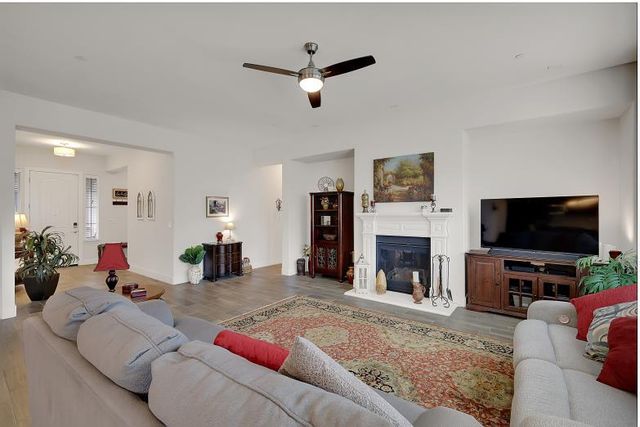 408 Glouster Ct, Roseville, CA 95747