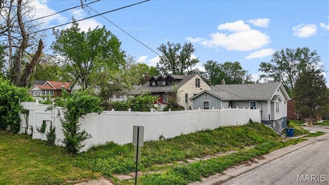 7102 Edison Avenue, Velda City, MO 63121