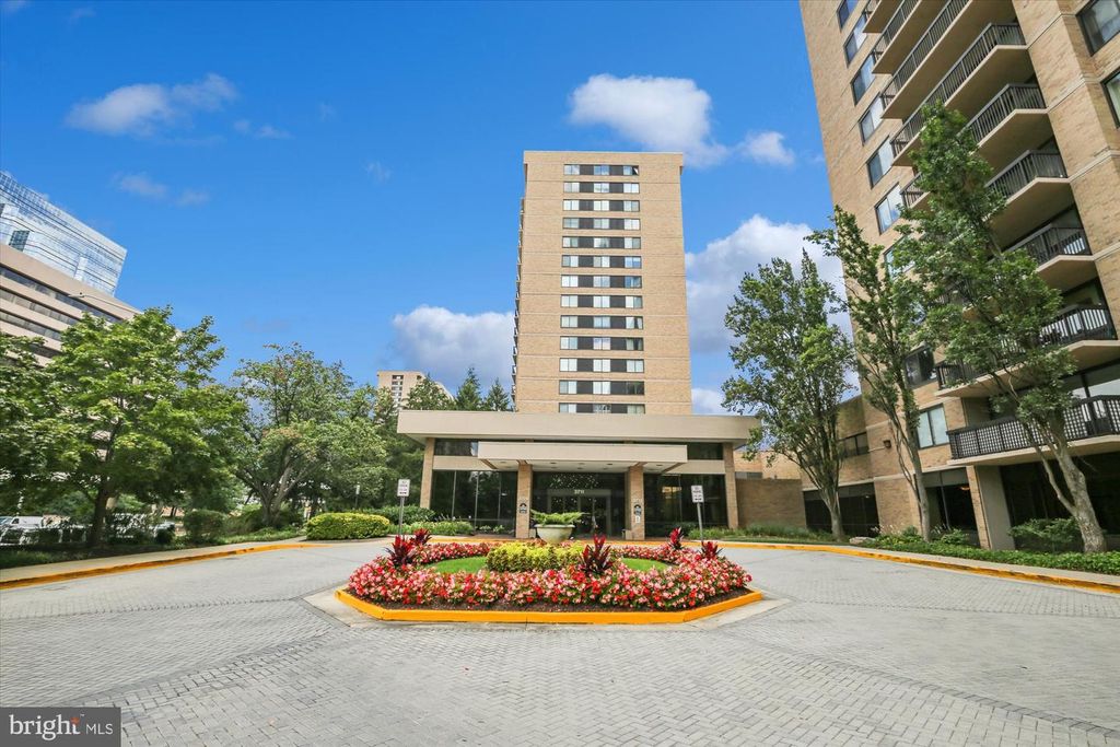 3709 SOUTH GEORGE MASON DR #114, Falls Church, VA 22041