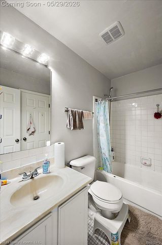 44831 Huntington Drive, Novi, MI 48375