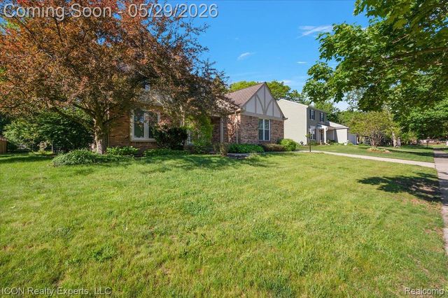 44831 Huntington Drive, Novi, MI 48375