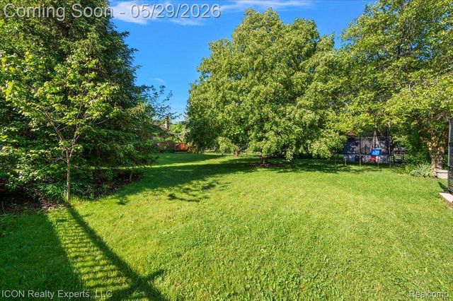 44831 Huntington Drive, Novi, MI 48375