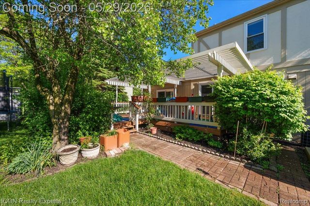 44831 Huntington Drive, Novi, MI 48375