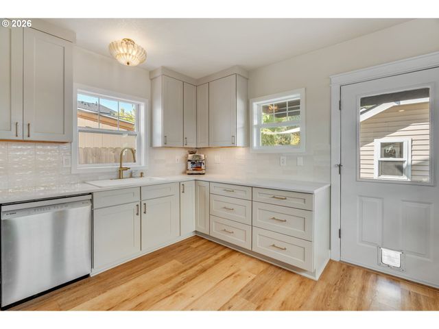 7609 N DRUMMOND Ave, Portland, OR 97217