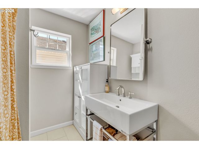 7609 N DRUMMOND Ave, Portland, OR 97217