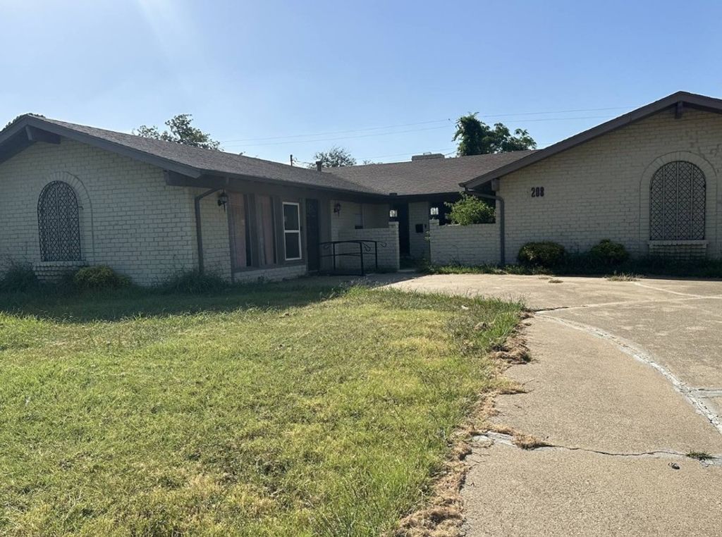 6208 Winifred Drive, Fort Worth, TX 76133