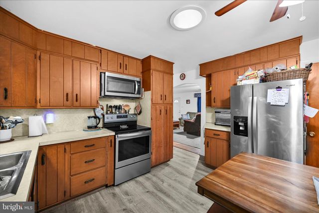 593 MULL AVE, Leesport, PA 19533