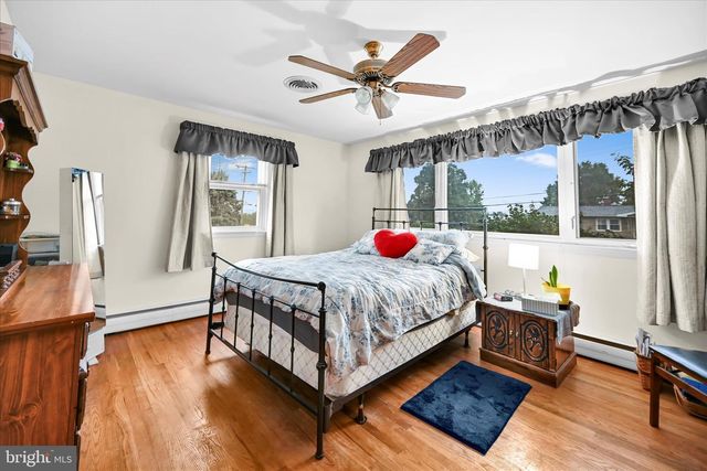 593 MULL AVE, Leesport, PA 19533