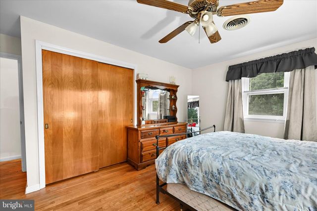 593 MULL AVE, Leesport, PA 19533