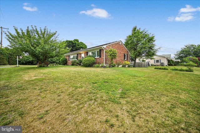 593 MULL AVE, Leesport, PA 19533