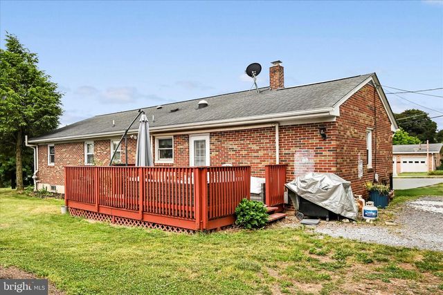 593 MULL AVE, Leesport, PA 19533