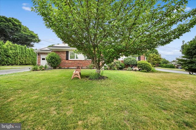 593 MULL AVE, Leesport, PA 19533