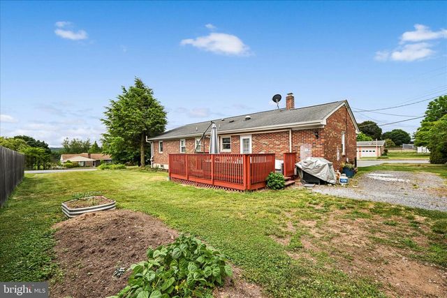 593 MULL AVE, Leesport, PA 19533