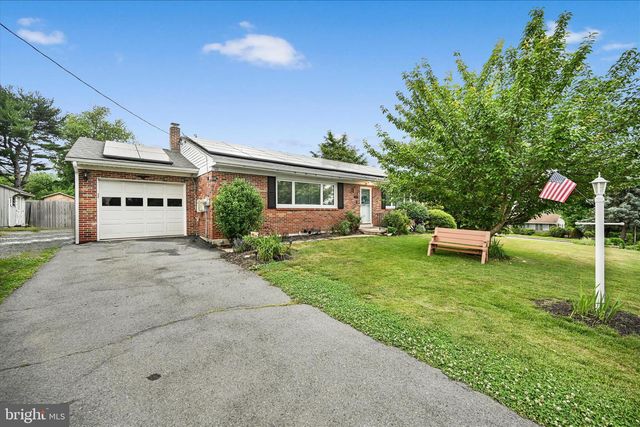 593 MULL AVE, Leesport, PA 19533